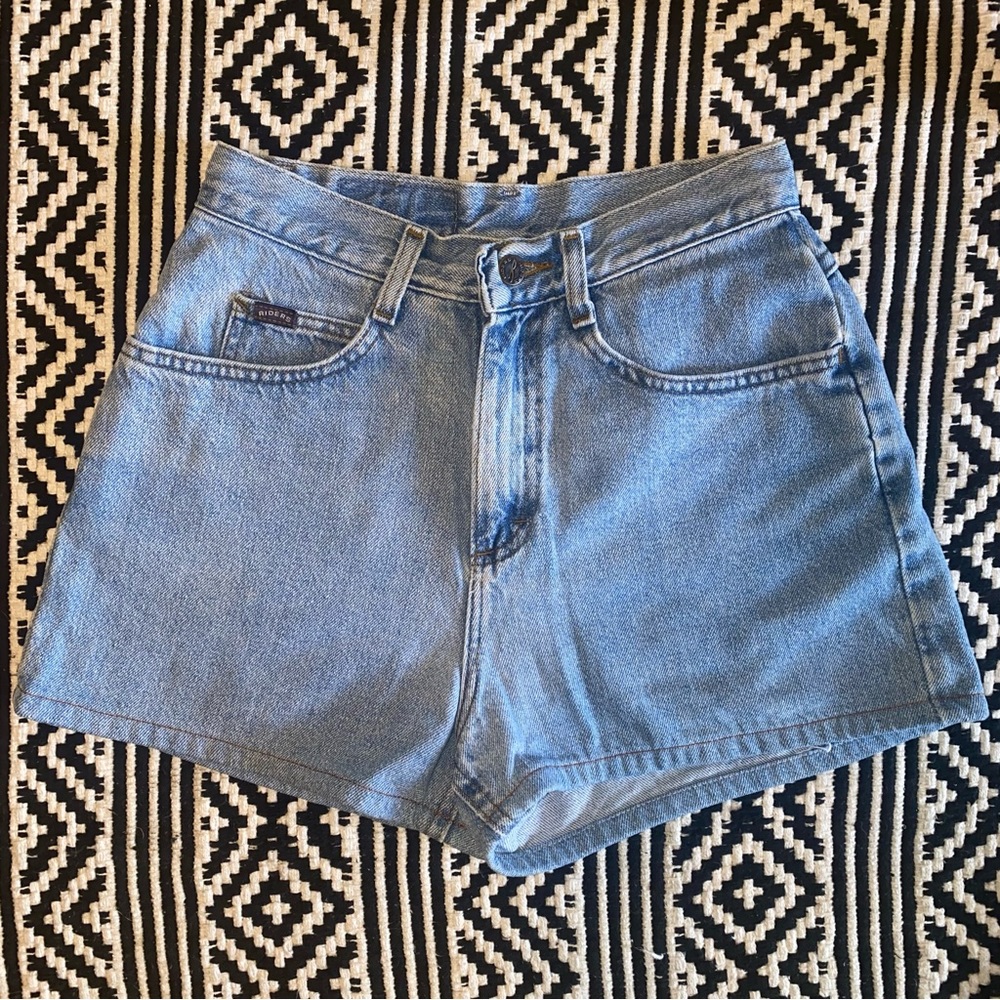 Vintage Riders by LeeClassic Light Wash High Rise Shorts. Size 26